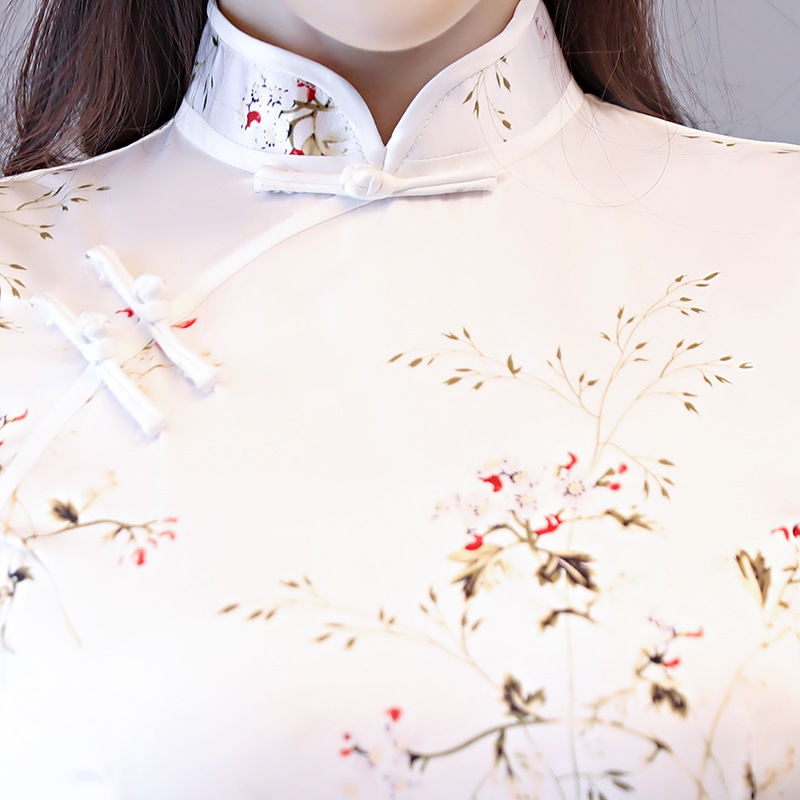 45岁的妈妈穿旗袍才高贵!连衣裙根本无法比，凸显挺拔身材