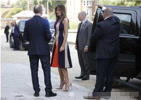 第一夫人梅拉尼娅一改严肃脸, 穿13厘米高跟鞋为贝嫂带货连衣裙