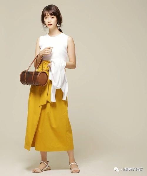 女生搭配:白色无袖上衣让自己更迷人!最新日本夏季穿搭总整理