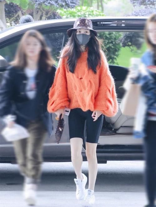  「冬天」人像摄影，冬天穿露脐装街拍，美得像18岁少女