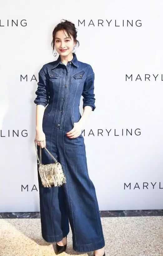 吴昕穿短上衣秀小蛮腰，瘦下来的她美到开挂，网友:想剪同款短发