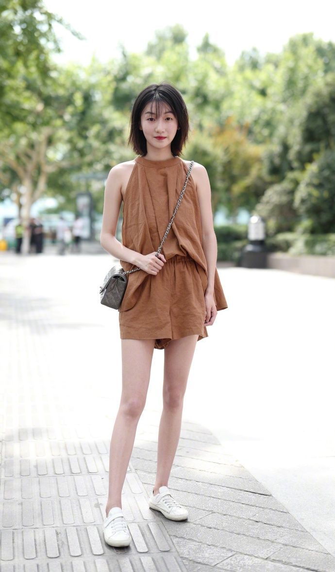 街拍丨天这么热为啥还出门，当然是为了看美女!