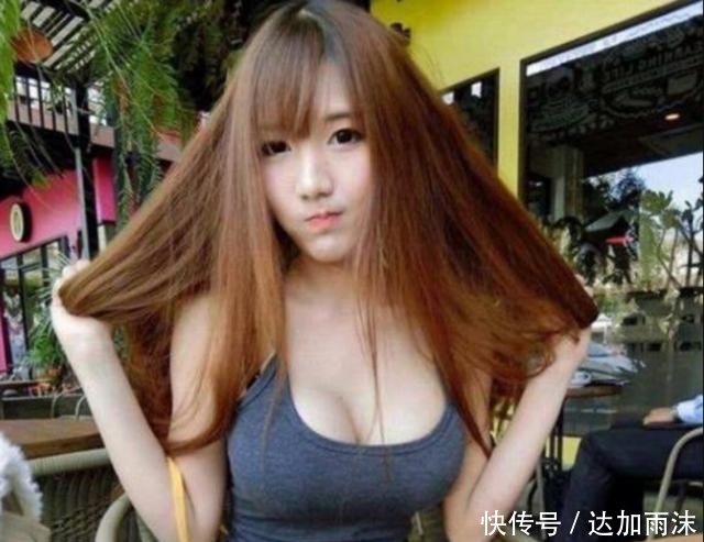 男子在泰国旅游，偶遇美女迎面递来顶草帽，导游大喊：不要伸手！