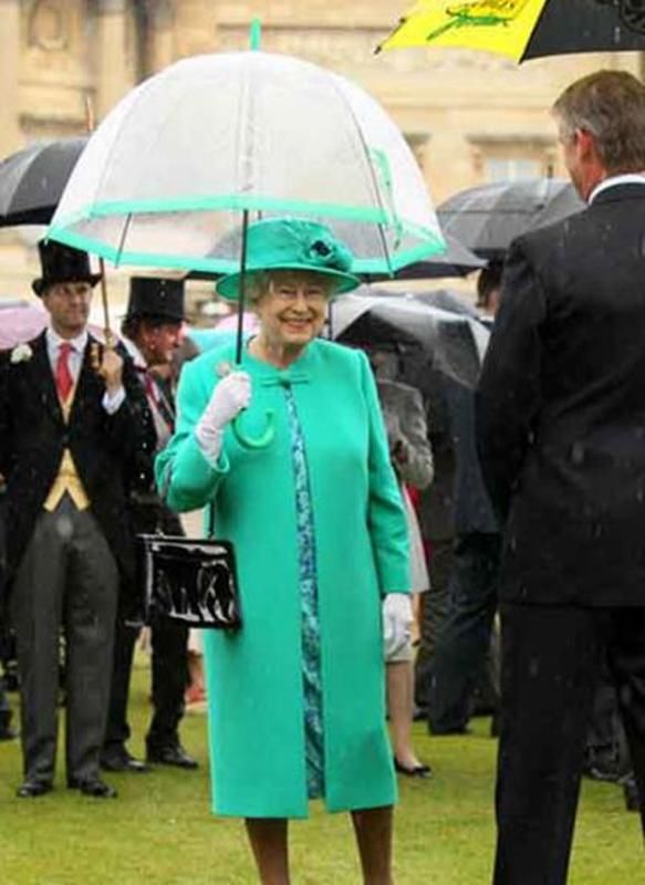 英国女王的“毛病”:最讨厌白色的服装，最后一个女生忍不了!