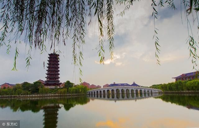 中国南方最出名的两座旅游城市,物价低廉,景美免费,去过都说值