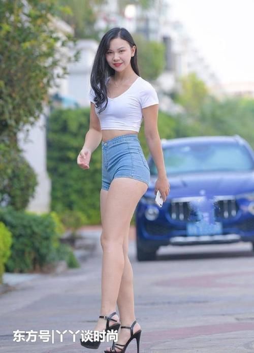 身材|紧身搭配,在视角上给人一种震撼力