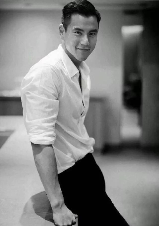 肌肉衬衫绝对是壮汉最“型”的样子,之一!