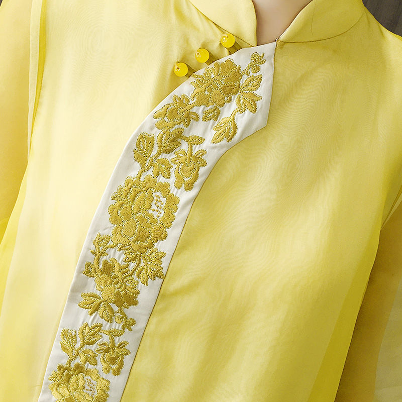 哇!老婆都53了还真敢穿!旗袍+高跟，欧洲游玩，比风景还美