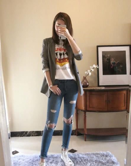  瞧瞧@“西装＋短裙”hold不住？瞧瞧潮人穿西装配的这条裤子，时髦显瘦