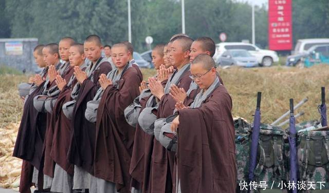 中国唯一不受捐赠的行脚僧，35个女僧风餐露宿，一日行走20里