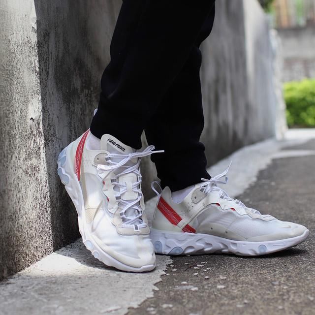 你买的球鞋价格会起飞还是倒闭？关键看颜色！