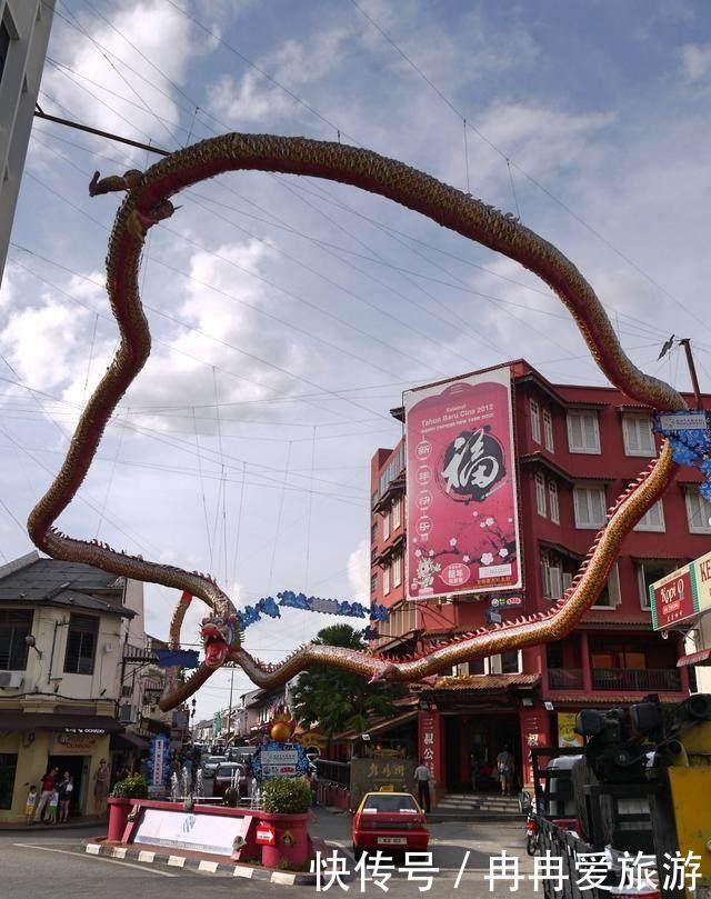 一个名字比中国还要中国的外国城市, 因一道海峡举世闻名！