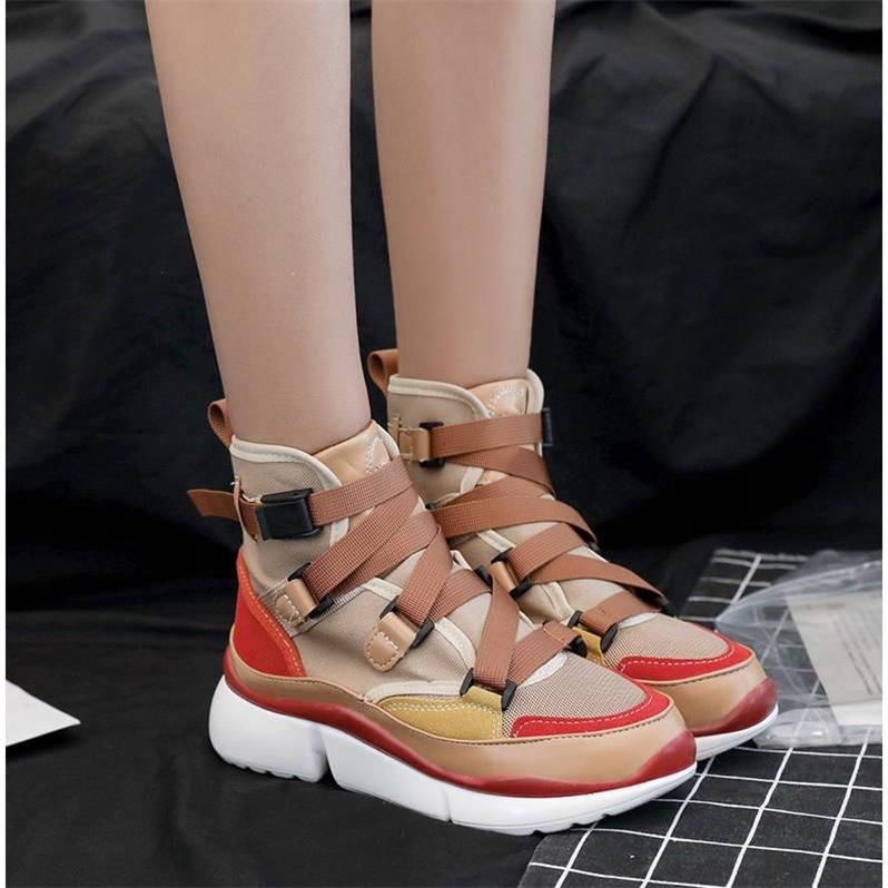 今年流行的女鞋，是这样的款式，时髦洋气，女人味爆表