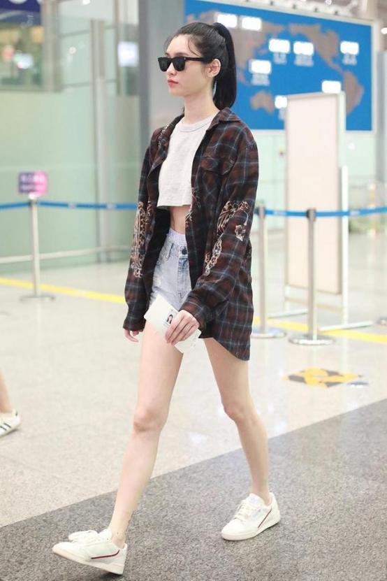 当182张梓琳和178奚梦瑶同穿短裤，网友：长相比身材更重要