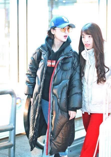 下身选择@别再用小黑裤配羽绒服了,土气!学学这些明星们的穿法,时髦保暖
