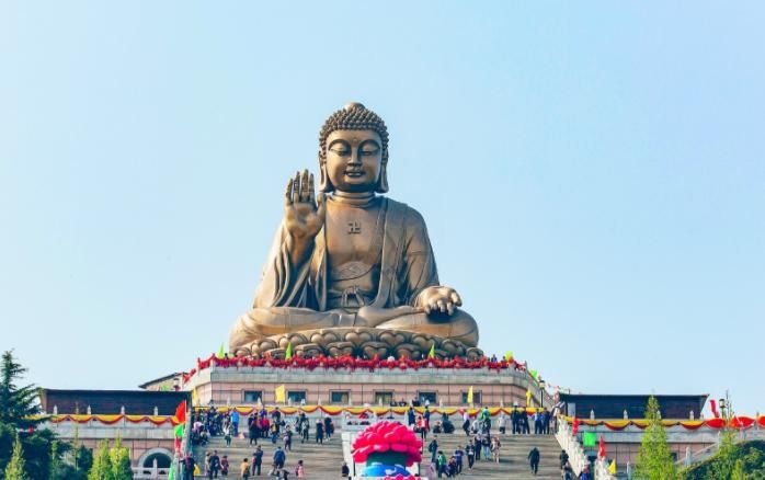  「游客」世界第一铜铸大坐佛，高38.66米，已成当地代表性景点！