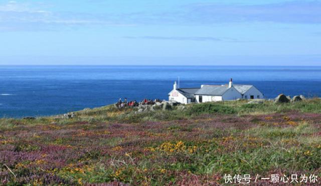 不走寻常路的小火车，海岸线上乘风破浪，乘客不关窗免费洗澡