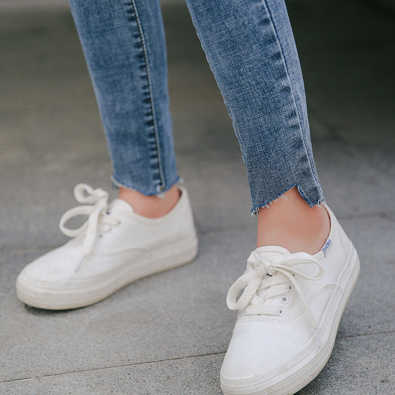 魅力八月:洋气小衫搭牛仔裤更时尚!上身减龄显嫩有气质,特迷人