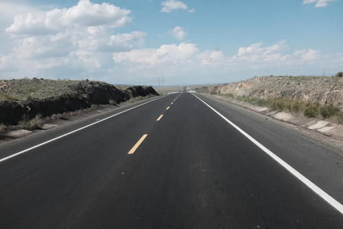  【高速】为何中国高速公路，不用钢筋混凝土做路面？原来其中有