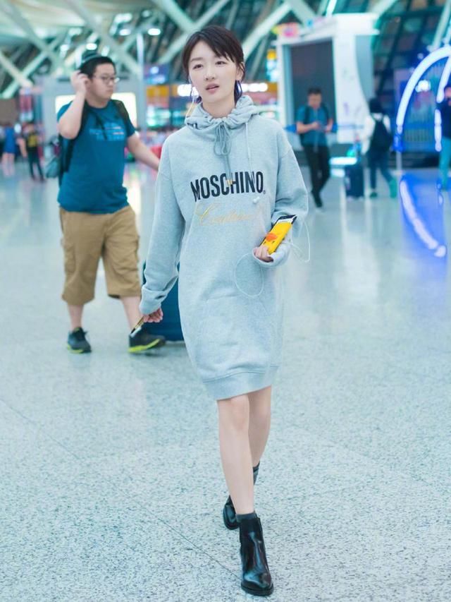 159cm鞠婧祎把卫衣穿成连衣裙，小个子女生想显高就该这么穿！