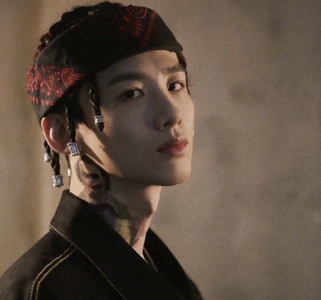 周冬雨迪丽热巴都在戴的发带，你get到同款没?