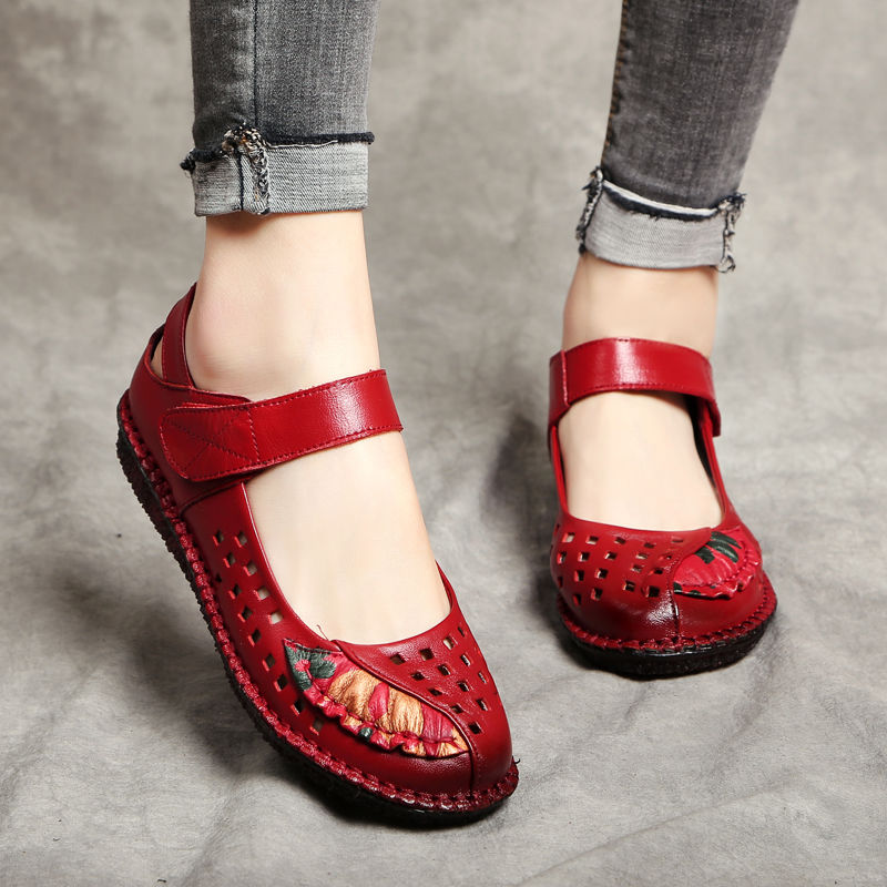 高跟鞋过时了，秋天来一双这样的平底鞋，妈妈出街跳舞舒适不累脚