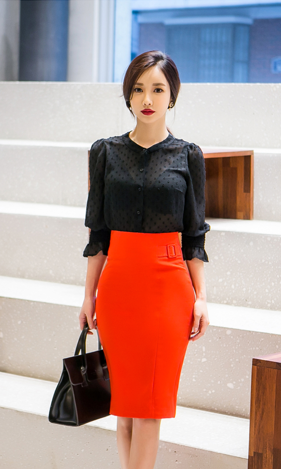 女神孙允珠,黑白斑驳圆点拓花微透轻纺衫