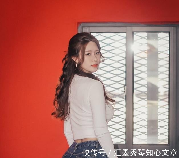  点缀|打底裤使得整体魅力提升，点缀青春的美好