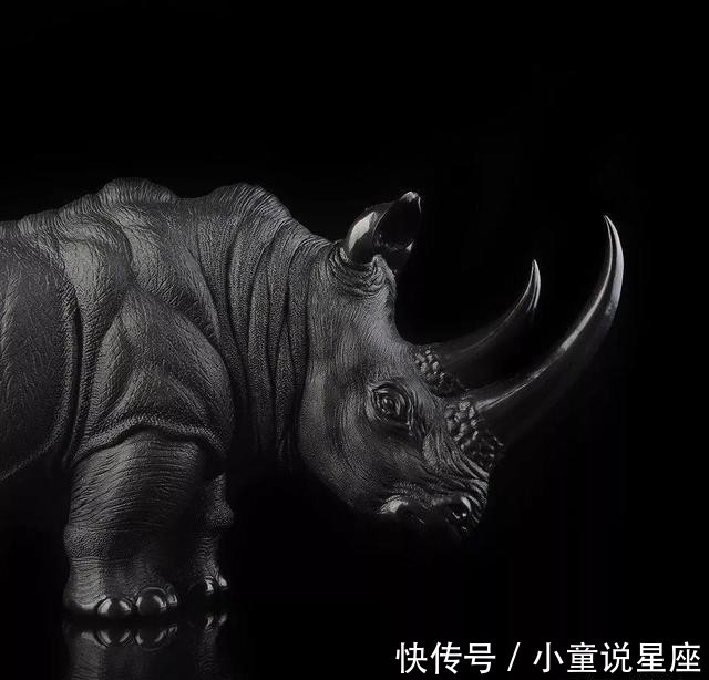  中国：玉雕犀牛，真绝了！