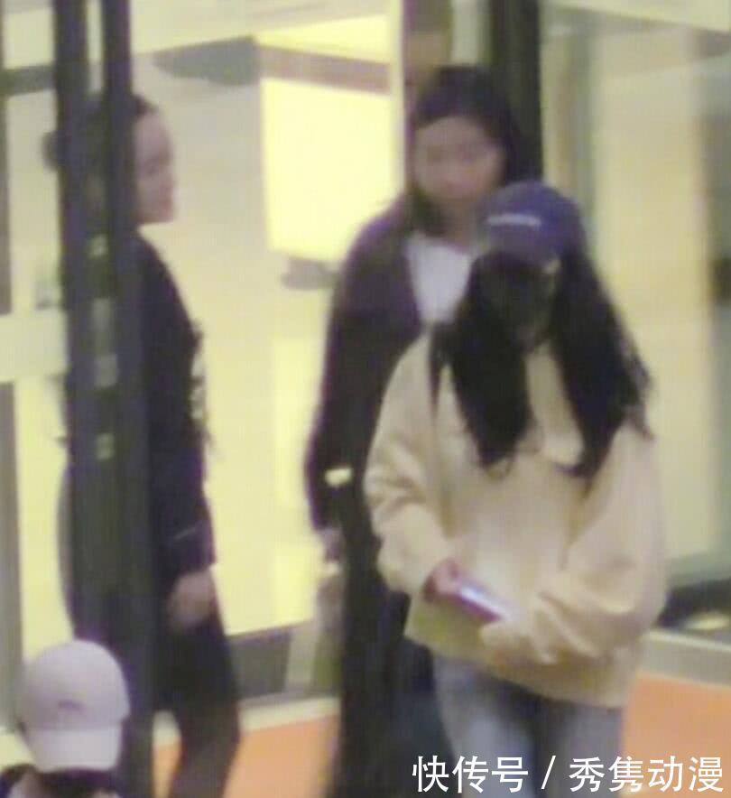 “诈捐”处理妥当？杨幂最新行踪曝光，悄悄从香港飞回上海复工