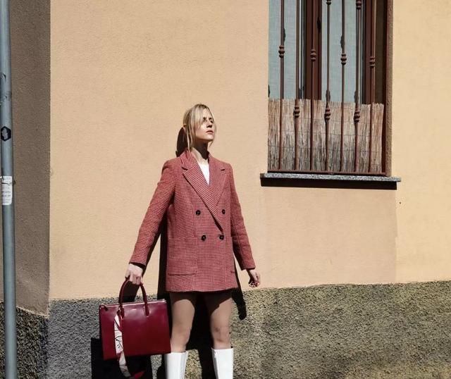 「靴子」小个子放弃“马丁靴”吧,这几款靴子,更显高,更显腿长