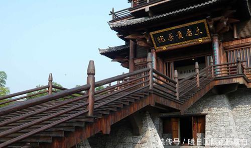  「出名」江苏、浙江和安徽三省交界，所在的三个县，其中一个非