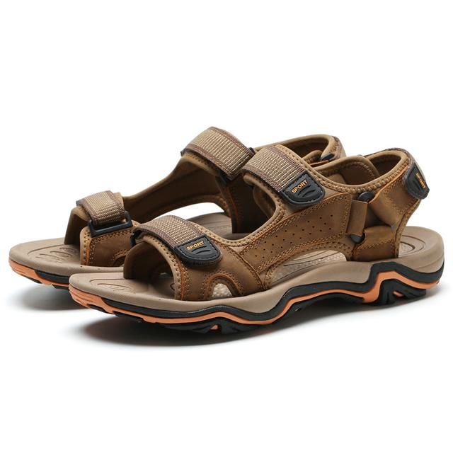 叔叔真时髦，夏天穿这样的凉鞋，时尚百搭，尽显潮男本质!