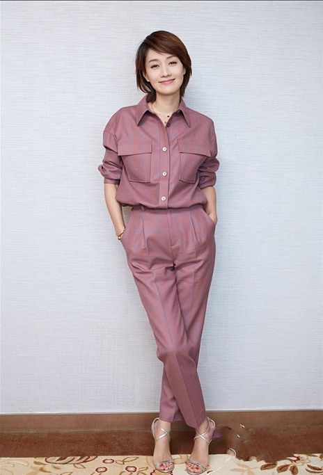 《末择之路》马伊琍粉色套装亮相,秀发撩人