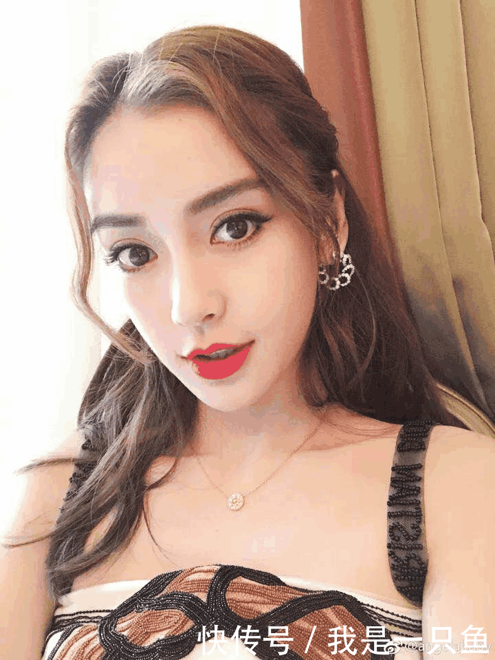 杨颖2岁儿子正面照曝光, 小海绵长相引网友热议: 堪称整容照妖镜