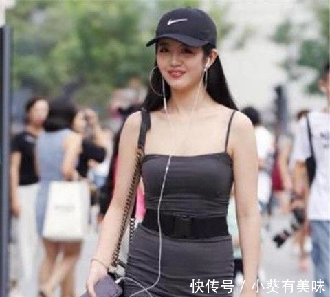 女人■精致旗袍,女人味十足,街拍小姐姐:迷人长裙