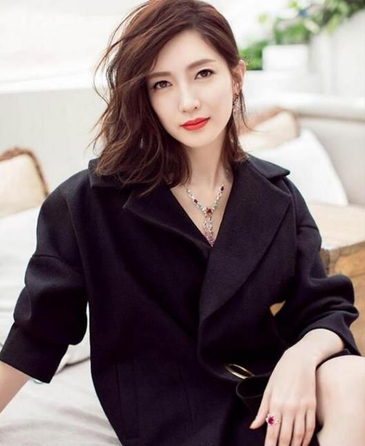 32岁的江疏影：堪称完美女神，网友：最后一张有意思