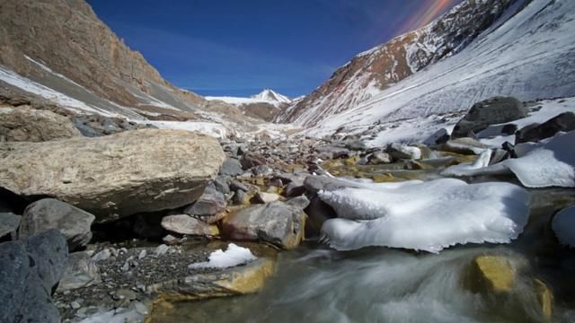 卓玛，舞在岗什卡的雪原上