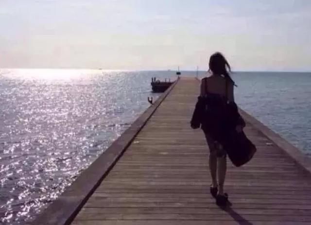 浙江抖音网红惨被前男友割喉，家长街头哭求澄清真相！