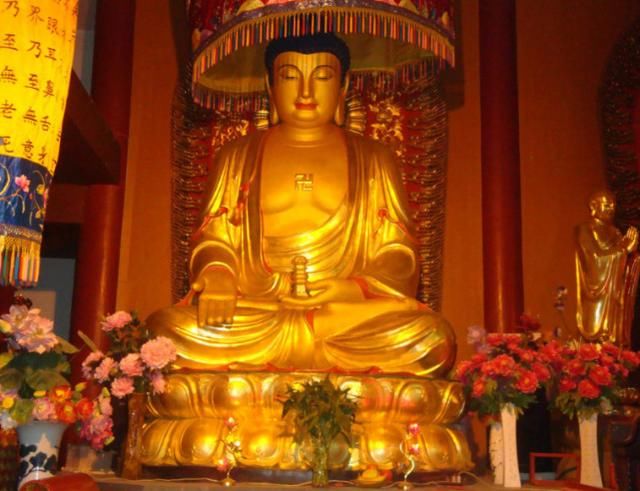 寺庙里的僧人禁止游客拍照，说出来恐怕你都不相信，请文明旅游！