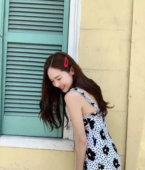  #时髦#夏日时髦小心机，这3款流行配饰轻松穿出少女感！