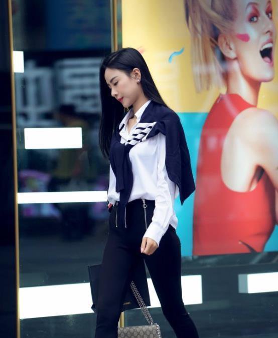 街拍:超高颜值的潮流美女,每个都是精致的女孩