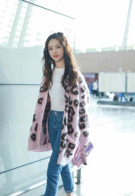 火箭少女101杨超越 粉色豹纹马海毛针织开衫 满满少女感