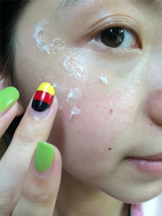 药房便宜的它，只需涂一点，七天美白祛皱，15天眼袋眼纹不见
