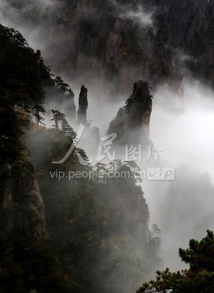安徽黄山：云海弥漫如仙境