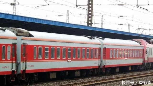 为什么以前铁路上的红皮列车很少了, 都又换成现在的绿皮了?