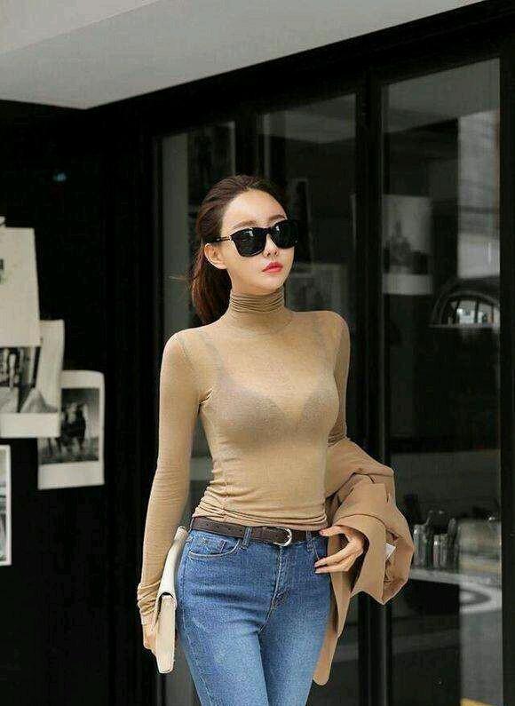 街拍紧身牛仔裤简单又时尚，个性的装扮百搭很受女人喜爱！