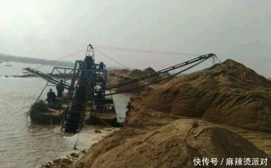 沙子：为什么建筑队宁愿开挖河沙、海沙，也不搬运沙漠中现成的