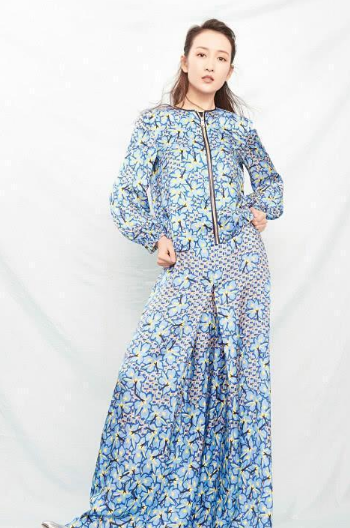 王鸥将裤子和靴子融为一体, 展现逆天大长腿, 又学到了一招!