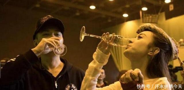 赵丽颖用劈叉回应怀孕传闻，粉丝关心的是她新男友不分手就脱粉